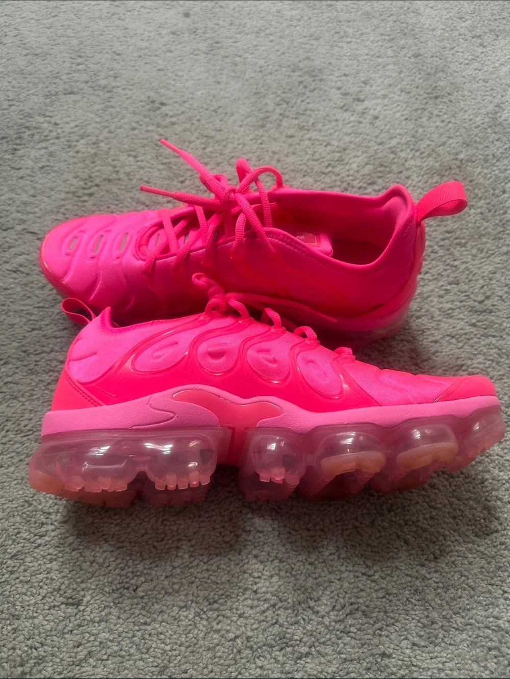 Nike Women's Vapormax Plus Hyperpink Neon Pink Sneakers - Vibrant Hot Pink
